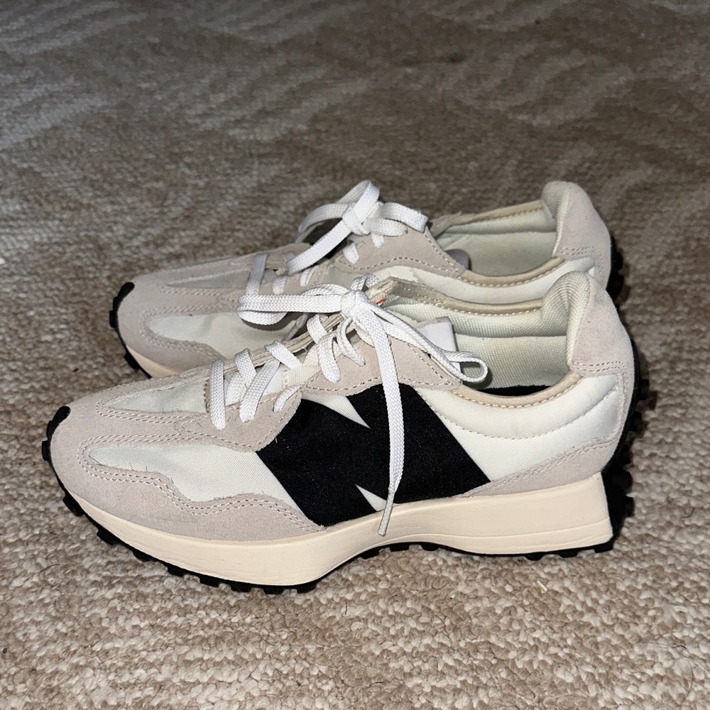 New Balance Cream and Black Women's Sneakers